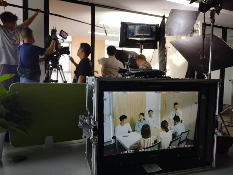 涪陵区TVC拍摄公司：科技产品视觉化大师，诠释未来感与功能美学